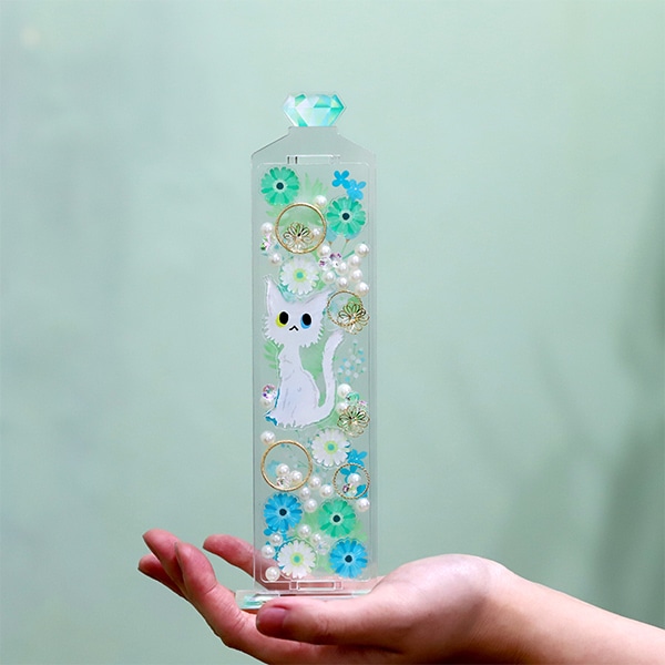 パールのラインストーン、ビジュー、リングパーツを入れています ※ねこちゃんは販促品の為、付属しません