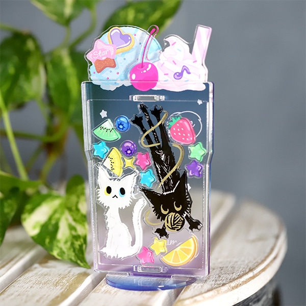 フロートも5×7cm（厚み3mm）のものであれば２キャラ入れる事ができます ※形状によっては入らない場合もございますので、内寸をよくご確認ください。 ※ねこちゃんは販促品の為、付属しません