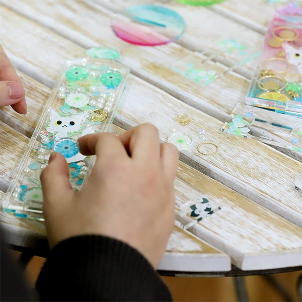 隙間に小さなパーツを入れるのは緻密な作業ですが自分だけのものができるのは素敵ですね♪ ※ねこちゃんは販促品の為、付属しません