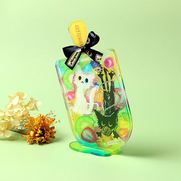 こだわりはアイスが溶けた風デザインの台座！爽やかなデザインを楽しんでください♪ ※ねこちゃんは販促品の為付属しません。