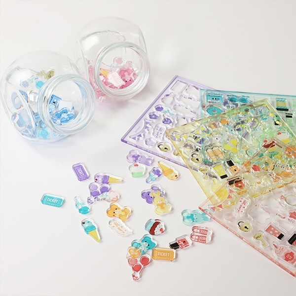 使わなかったピースは小瓶に入れて並べて飾るとキュートです♪